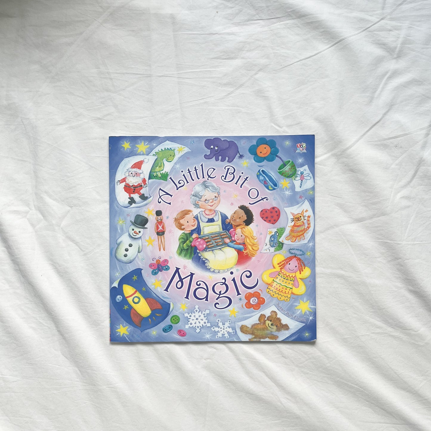 Magic book, med-large