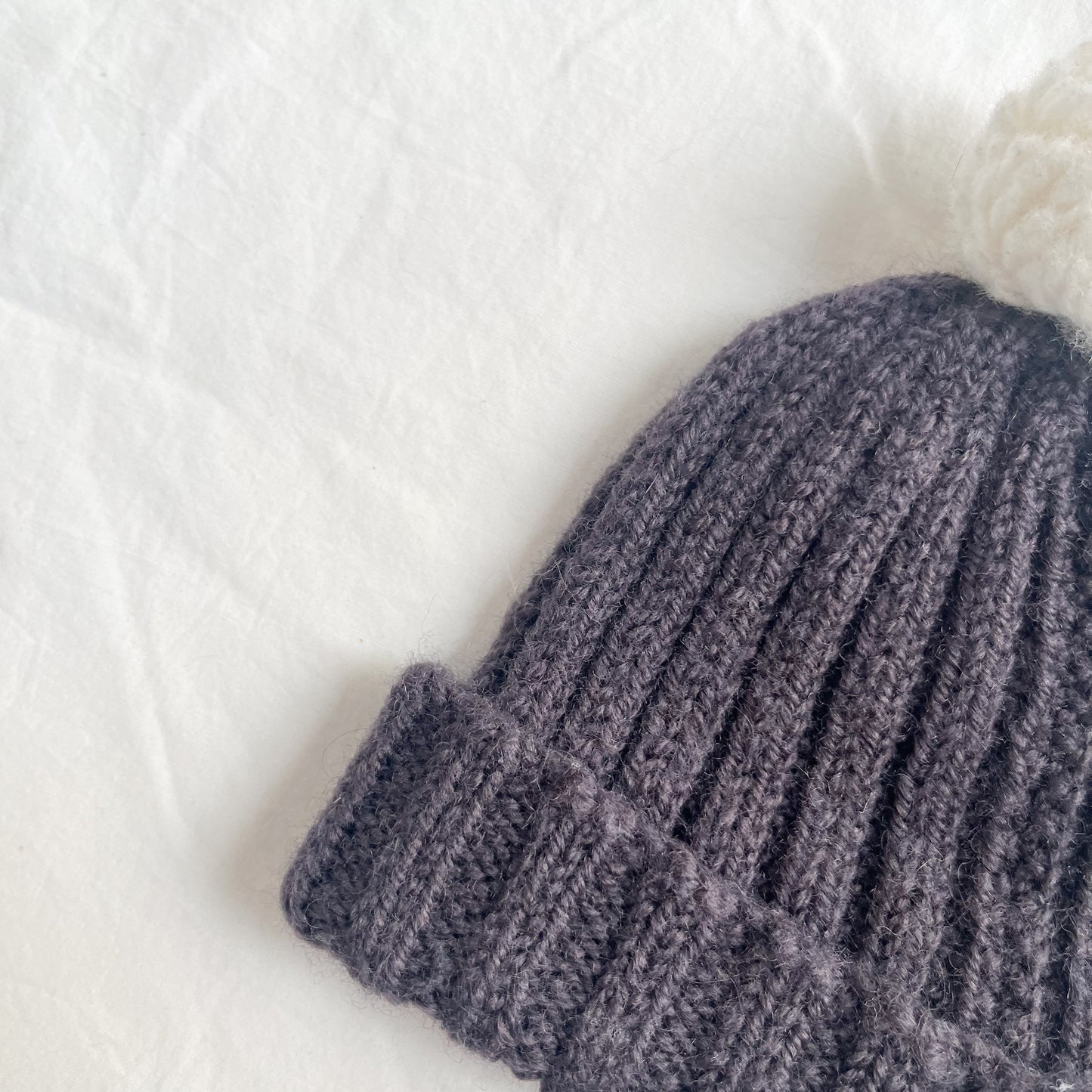 Hand knit beanie, aprox 0-1